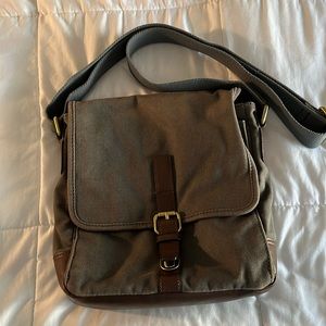 Fossil brand grey messenger bag in great used condition